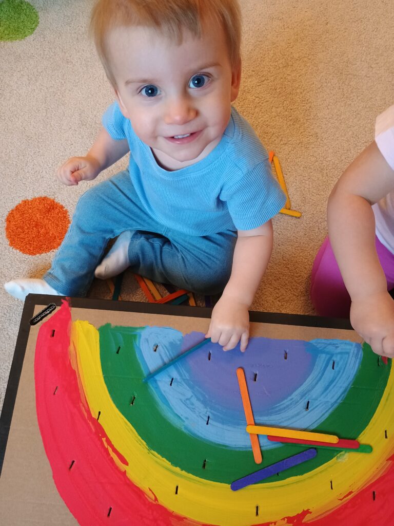 Tydzień z&nbsp;Tęczą – kolorowe ćwiczenia i&nbsp;rozwój przez&nbsp;zabawę